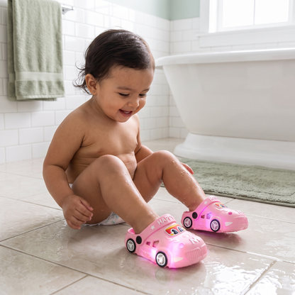Sandalias infantiles luminosas con diseño de auto – chanclas de baño con suela antideslizante
