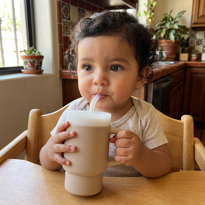 Vaso de Silicón Antiderrames con Popote para Niños Pequeños
