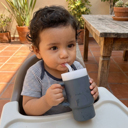 Vaso de Silicón Antiderrames con Popote para Niños Pequeños
