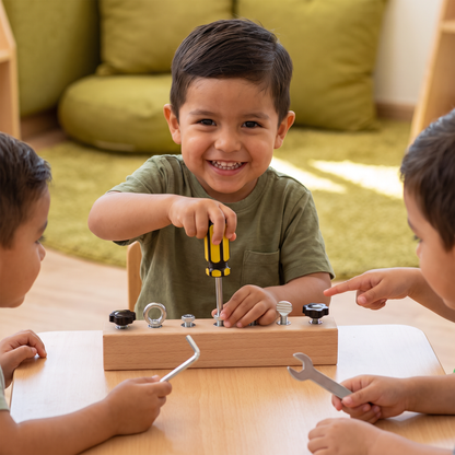 Juego Montessori De Tornillos De Madera – Motricidad Fina Y Entrenamiento De Concentración Para Niños