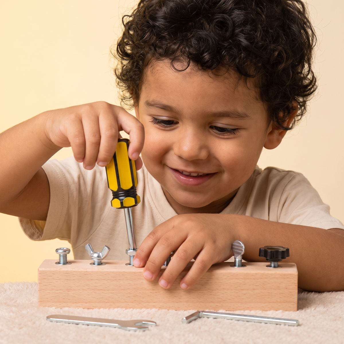Juego Montessori De Tornillos De Madera – Motricidad Fina Y Entrenamiento De Concentración Para Niños
