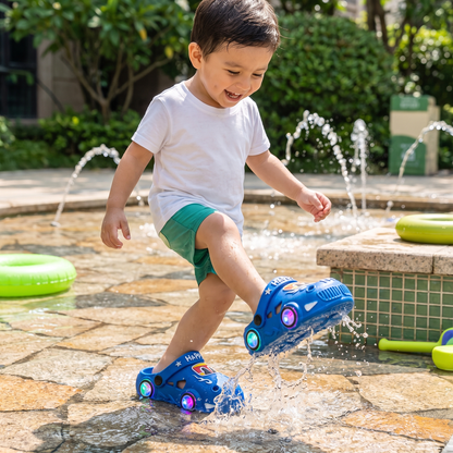 Sandalias infantiles luminosas con diseño de auto – chanclas de baño con suela antideslizante
