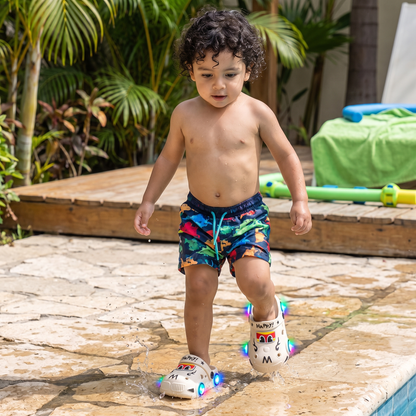 Sandalias infantiles luminosas con diseño de auto – chanclas de baño con suela antideslizante